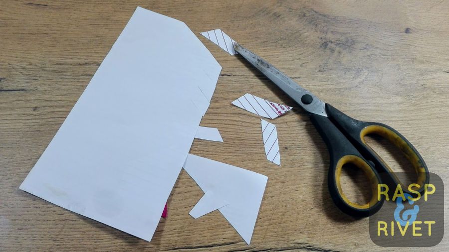 Cutting paper after sharpening the scissors with the Lansky. Cutting paper after sharpening the scissors with the Lansky.