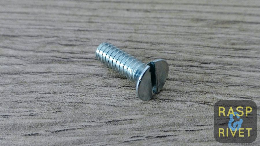 Extra front screw for clamp. Extra front screw for clamp.