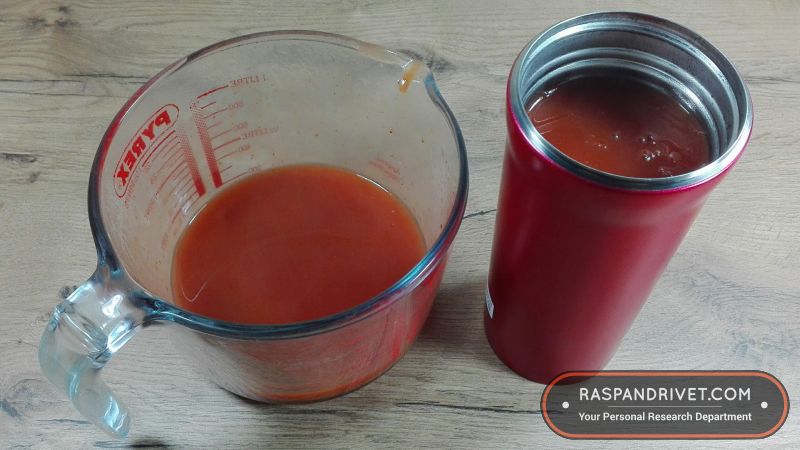 I filled the Zojirushi with tomato soup. I filled the Zojirushi with tomato soup.