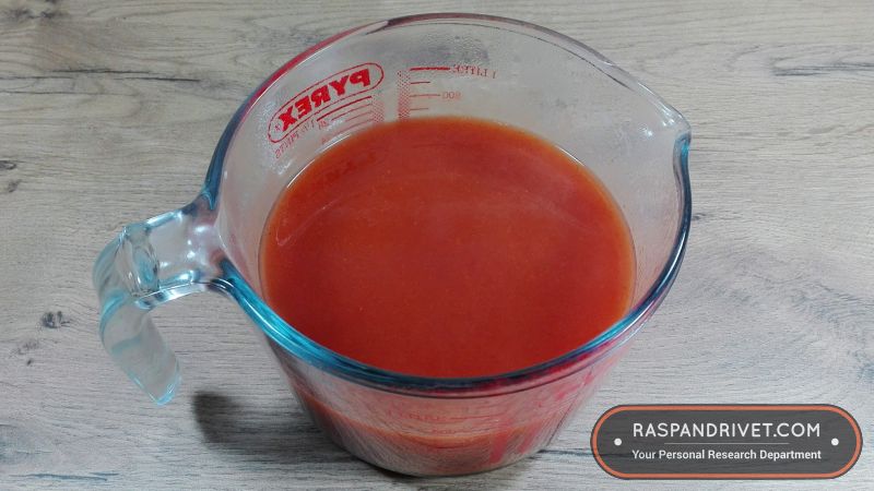 I poured the tomato soup into this jug through a strainer. I poured the tomato soup into this jug through a strainer.