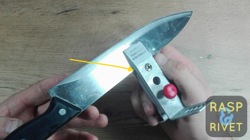 If the blade’s wide, don’t worry about using the slot. Seat the knife against the phillips screw. If the blade's wide, don't worry about using the slot. Seat the knife against the phillips screw.