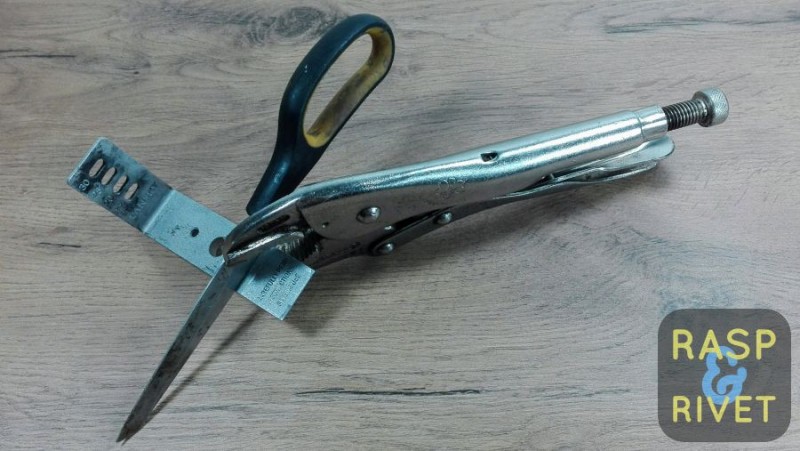 One half of the pair of scissors secured to the Lansky with a vice grip. One half of the pair of scissors secured to the Lansky with a vice grip.