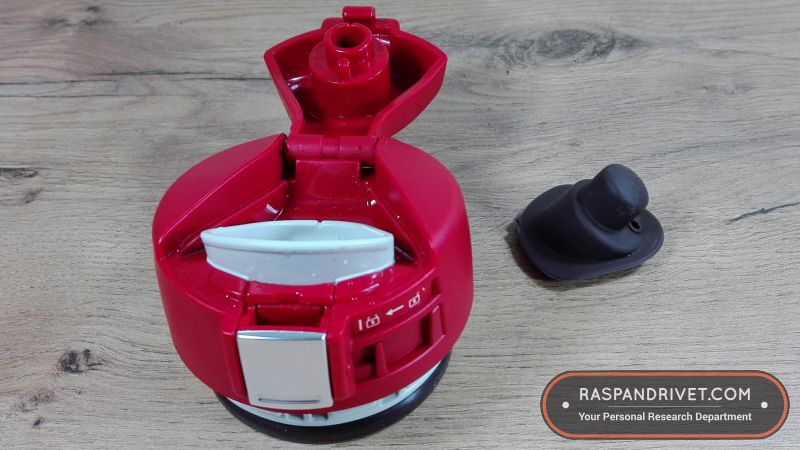 Remove the lid cover gasket from the lid set. Remove the lid cover gasket from the lid set.