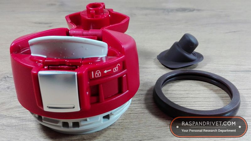 Remove the stopper gasket from the lid set. Remove the stopper gasket from the lid set.