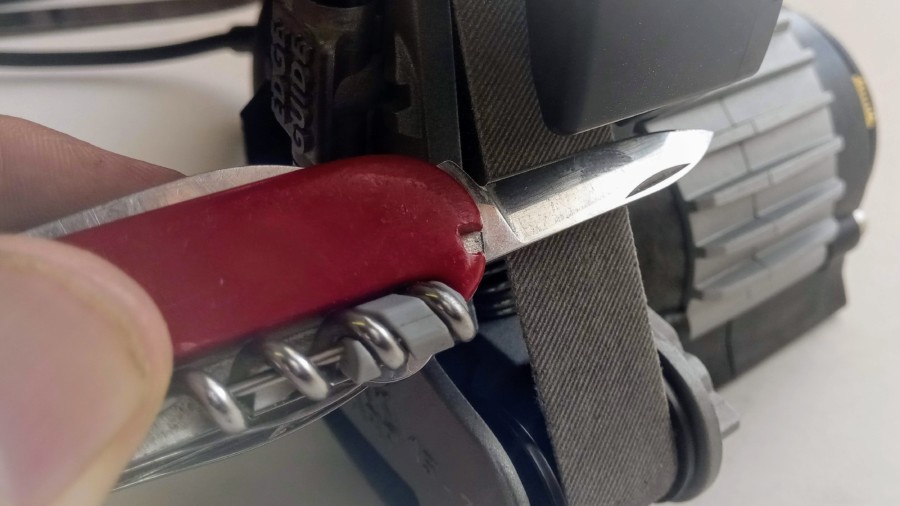 The bulky body of the Victorinox swiss army knife necessitated a change in the way I sharpened the right hand side. The bulky body of the Victorinox swiss army knife necessitated a change in the way I sharpened the right hand side.