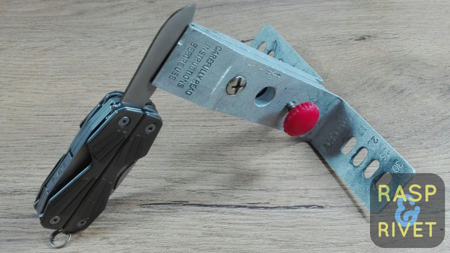 The Gerber Mini multi tool clamped in the Lansky. The Gerber Mini multi tool clamped in the Lansky.