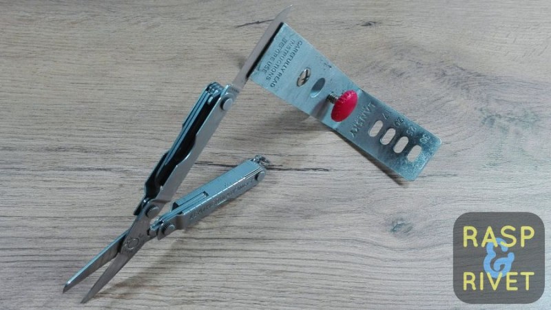The Leatherman Micra clamped in the Lansky. The Leatherman Micra clamped in the Lansky.