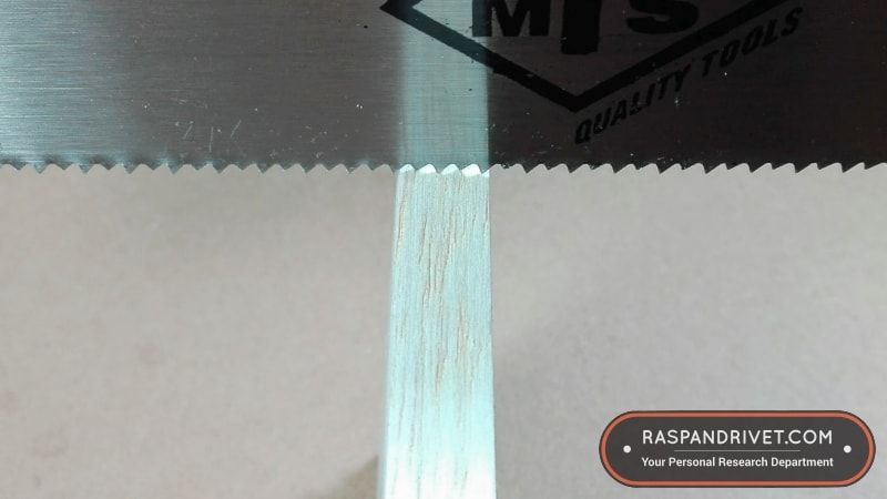 The western backsaw has up to five teeth in contact with a 10mm thick piece of wood. The western backsaw has up to five teeth in contact with a 10mm thick piece of wood.